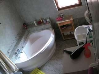 voyeurcam-julmodels-bath-1st-2
