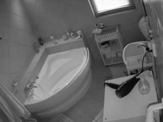 voyeurcam-julmodels-bath-1st-2