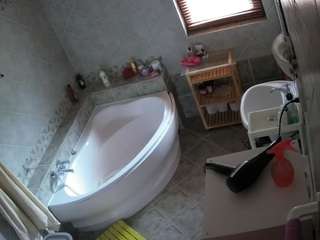voyeurcam-julmodels-bath-1st-2