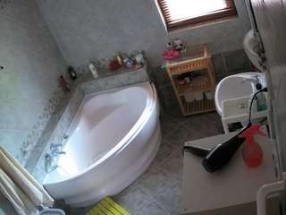 voyeurcam-julmodels-bath-1st-2