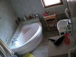 Dieses Model ist jetzt live. voyeurcam-julmodels-bath-1st-2