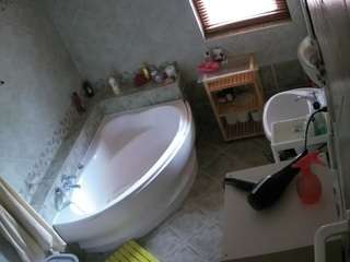 هذا النموذج مباشر الآن. voyeurcam-julmodels-bath-1st-2