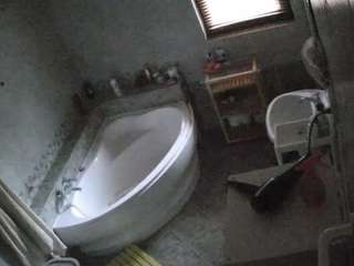 यह मॉडल अभी लाइव है. voyeurcam-julmodels-bath-1st-2
