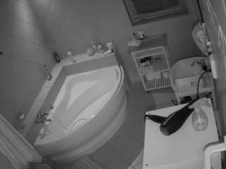 voyeurcam-julmodels-bath-1st-2