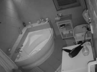 Questo modello è in diretta ora. voyeurcam-julmodels-bath-1st-2