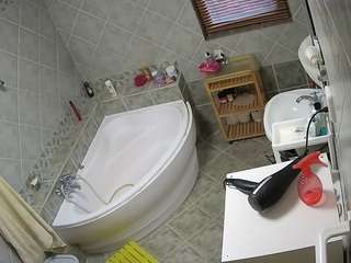 voyeurcam-julmodels-bath-1st-2