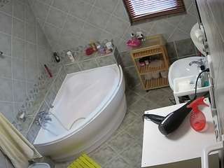 이 모델은 현재 라이브 중입니다. voyeurcam-julmodels-bath-1st-2