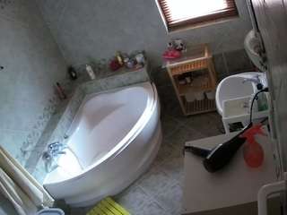 Mẫu này đang trực tiếp. voyeurcam-julmodels-bath-1st-2