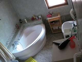 Эта модель сейчас онлайн. voyeurcam-julmodels-bath-1st-2