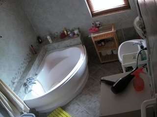 यह मॉडल अभी लाइव है. voyeurcam-julmodels-bath-1st-2