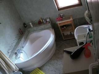 هذا النموذج مباشر الآن. voyeurcam-julmodels-bath-1st-2