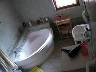 voyeurcam-julmodels-bath-1st-2