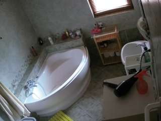 هذا النموذج مباشر الآن. voyeurcam-julmodels-bath-1st-2
