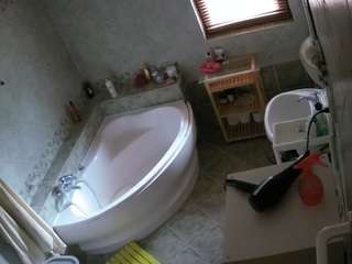 Mẫu này đang trực tiếp. voyeurcam-julmodels-bath-1st-2