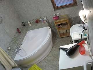 Dieses Model ist jetzt live. voyeurcam-julmodels-bath-1st-2
