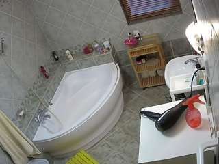 Mẫu này đang trực tiếp. voyeurcam-julmodels-bath-1st-2