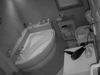 This model is live right now. voyeurcam-julmodels-bath-1st-2