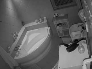 voyeurcam-julmodels-bath-1st-2