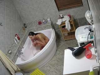 voyeurcam-julmodels-bath-1st-2