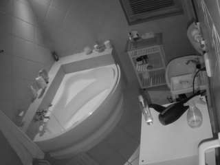 voyeurcam-julmodels-bath-1st-2