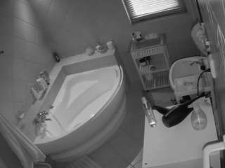 voyeurcam-julmodels-bath-1st-2