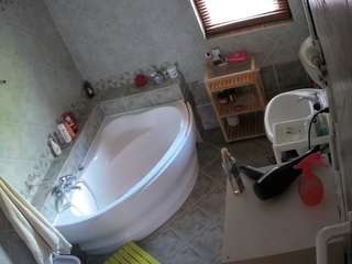 voyeurcam-julmodels-bath-1st-2