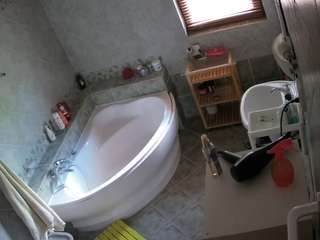 voyeurcam-julmodels-bath-1st-2