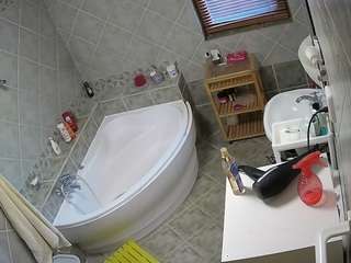 voyeurcam-julmodels-bath-1st-2