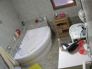 voyeurcam-julmodels-bath-1st-2