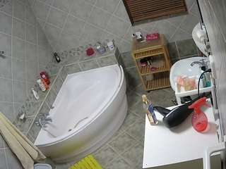 voyeurcam-julmodels-bath-1st-2