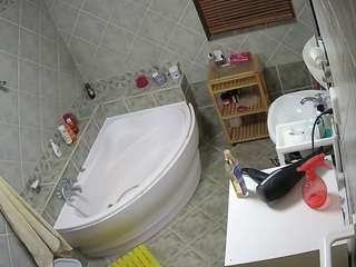 voyeurcam-julmodels-bath-1st-2