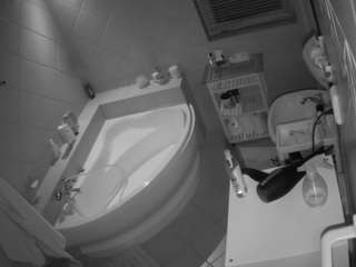 voyeurcam-julmodels-bath-1st-2