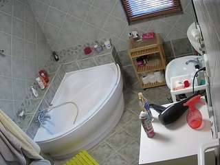 voyeurcam-julmodels-bath-1st-2
