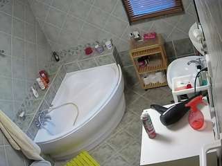 voyeurcam-julmodels-bath-1st-2