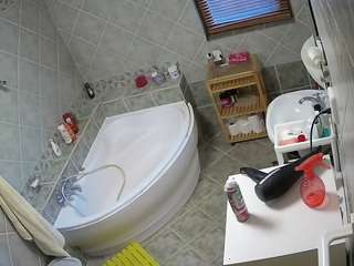 voyeurcam-julmodels-bath-1st-2