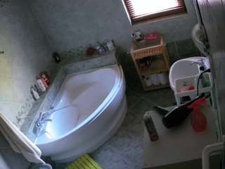 voyeurcam-julmodels-bath-1st-2