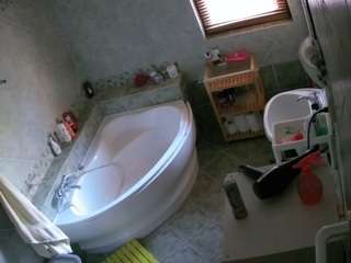 voyeurcam-julmodels-bath-1st-2