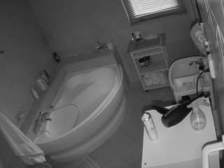 voyeurcam-julmodels-bath-1st-2