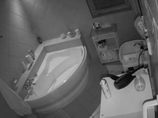 voyeurcam-julmodels-bath-1st-2