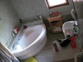 voyeurcam-julmodels-bath-1st-2