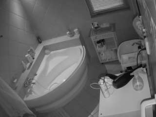 voyeurcam-julmodels-bath-1st-2