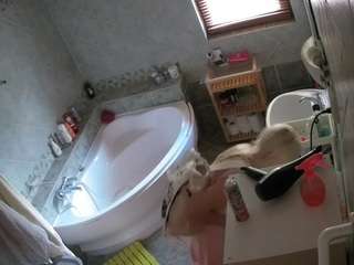 voyeurcam-julmodels-bath-1st-2 webcam