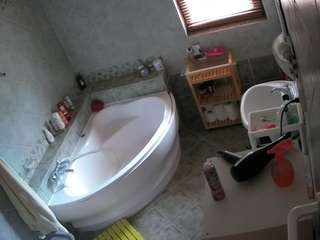 voyeurcam-julmodels-bath-1st-2