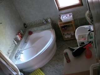 voyeurcam-julmodels-bath-1st-2
