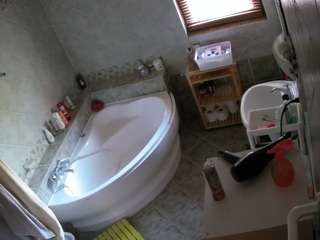 voyeurcam-julmodels-bath-1st-2