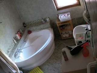 voyeurcam-julmodels-bath-1st-2