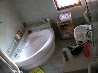 voyeurcam-julmodels-bath-1st-2