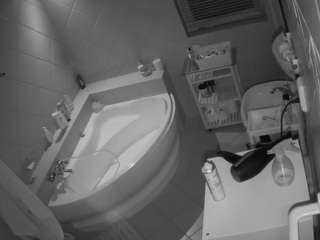 voyeurcam-julmodels-bath-1st-2