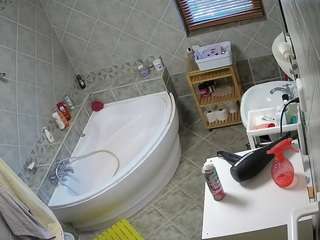 voyeurcam-julmodels-bath-1st-2