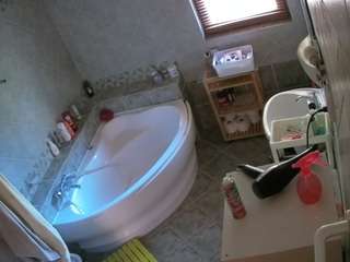 voyeurcam-julmodels-bath-1st-2